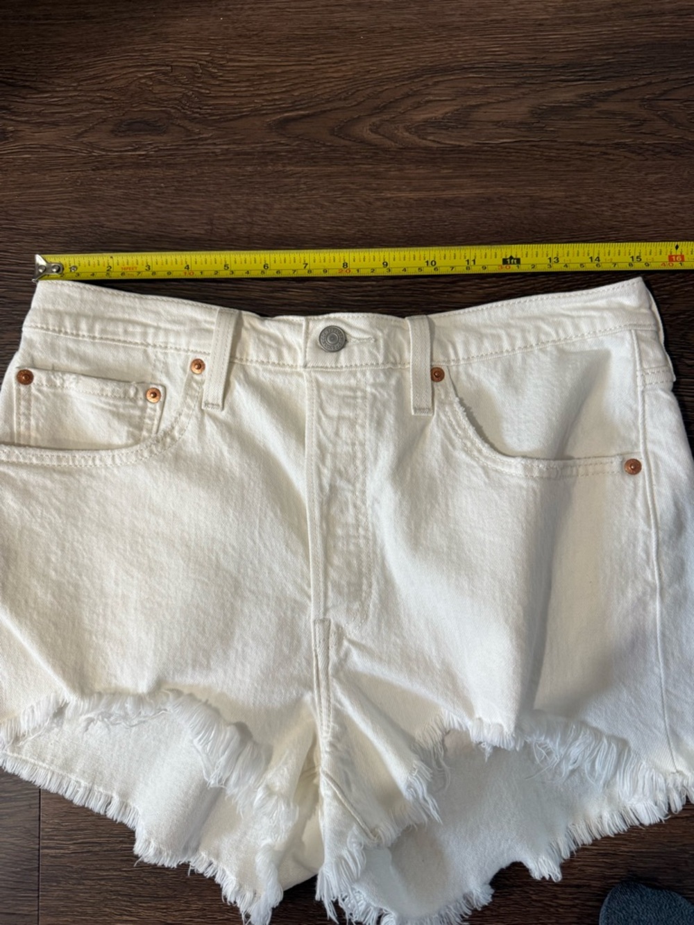 Levi’s High Waisted White Jean Shorts, Woman’s size 31 / 10 - Picture 6 of 8